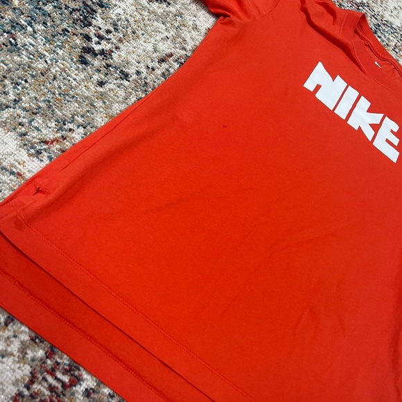 Women’s Nike T-shirt - Picture 4 of 6